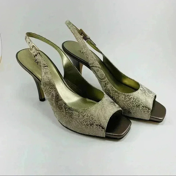 Anne Klein Shoes - BNWOT Anne Klein Slingback Open Toe Paisley Heel